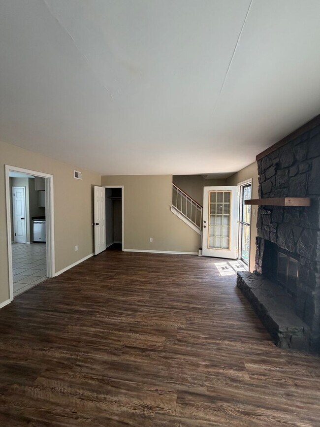 Building Photo - 6975 Wesley Ct