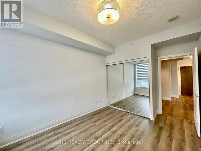 Photo du bâtiment - 7167-7167 Yonge St