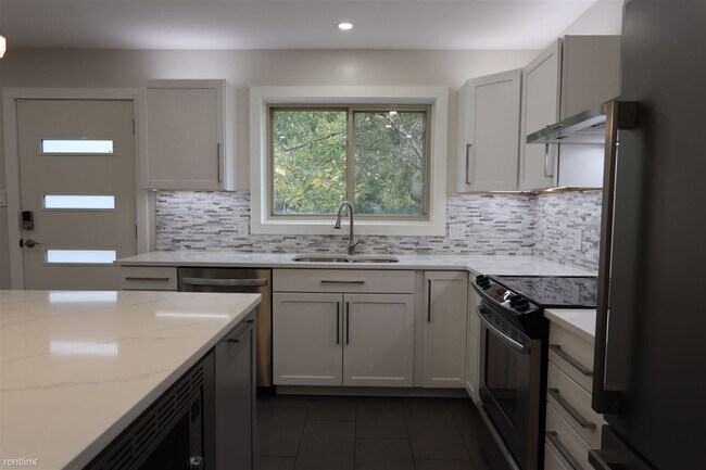 Building Photo - 3 br, 1 bath House - 10863 Pearl Court