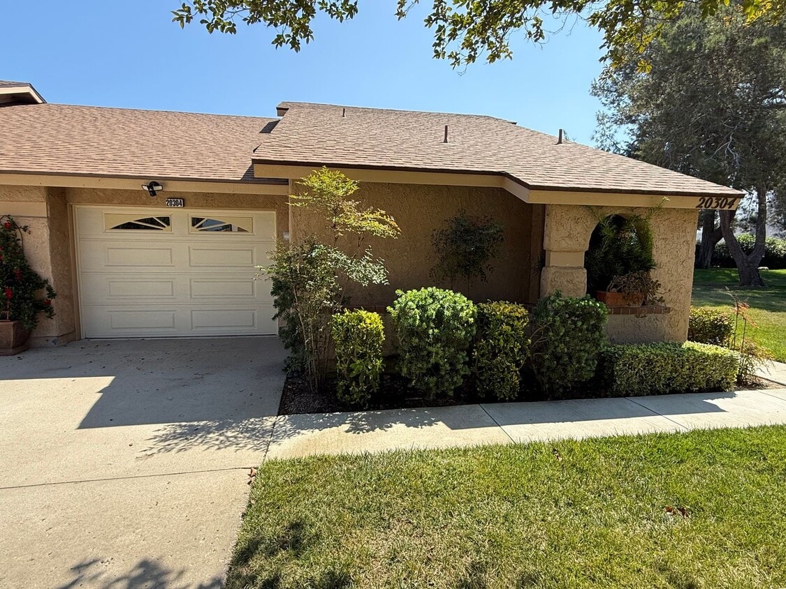 Foto principal - Updated Home in Leisure Village on the Perimeter