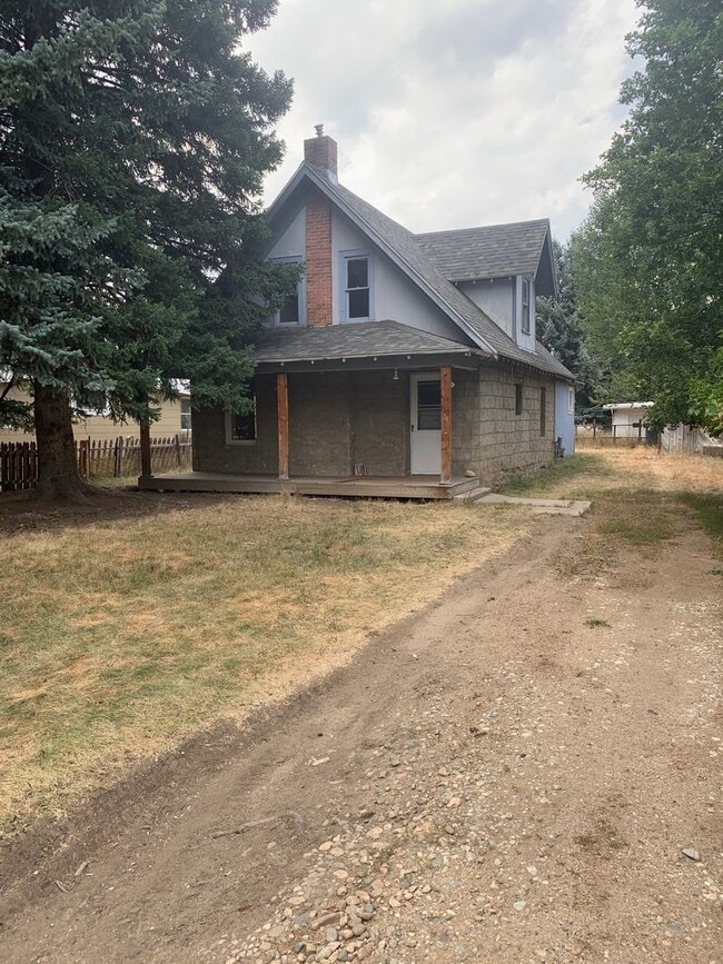 Building Photo - For Rent: 3 Bed / 1 Bath Home in Absarokee...