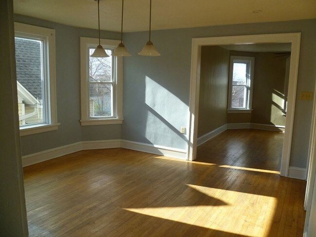 Building Photo - 2214 S Allis Street - 2 Bedroom Bayview Upper