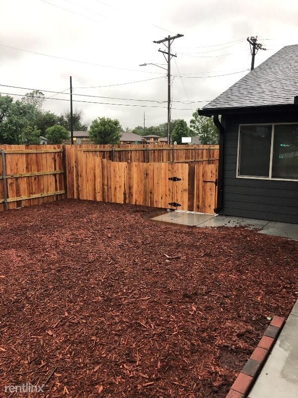 Building Photo - 3 br, 2 bath Apartment - 3630 W Maple