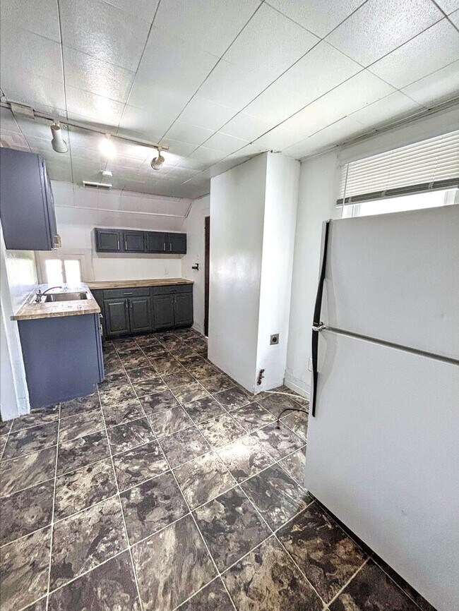 Foto del edificio - 3295 W 46th St