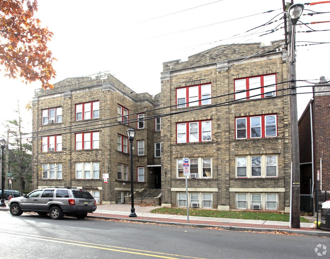 Building - 1026-1030 E Jersey St