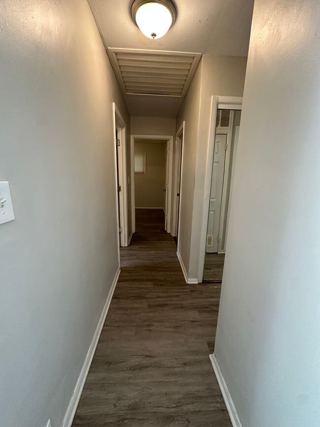 Building Photo - 4 Bed 1 Bath