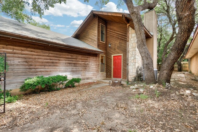 Building Photo - Charming One-Story Home with Mature Oak Tr...