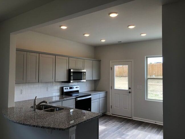 Building Photo - Lovely 3 bedroom 2.5 Bath in Williamson Co...