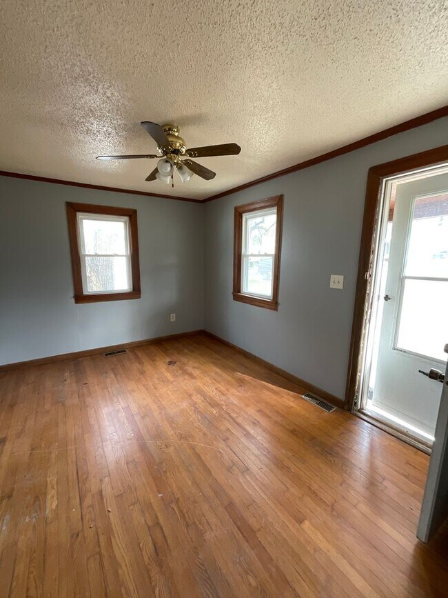 Foto del edificio - 2 bedroom/1 bath house for rent