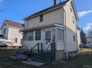Building Photo - 627 Deer St