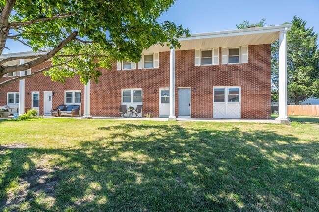 Fotografía del edificio - 1304 E Sylvan Cir