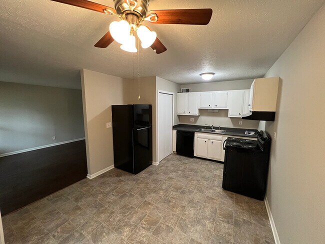 Foto del edificio - Pioneer Village Apartments