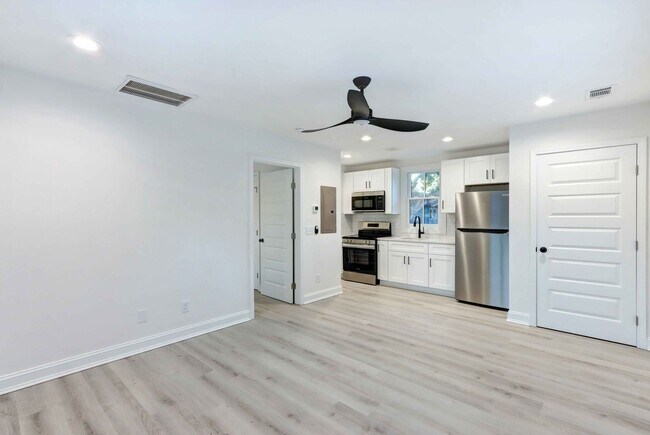 Foto del edificio - Downtown Carriage Home!