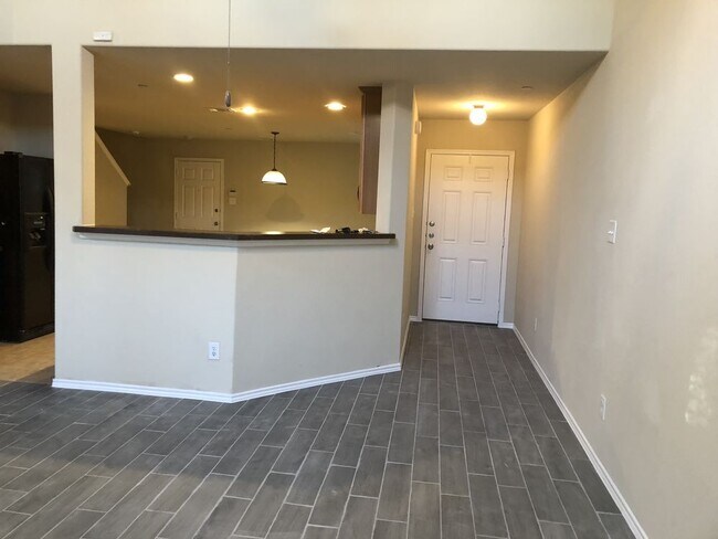 Building Photo - Allen Townhome Close Minutes to Watters Creek