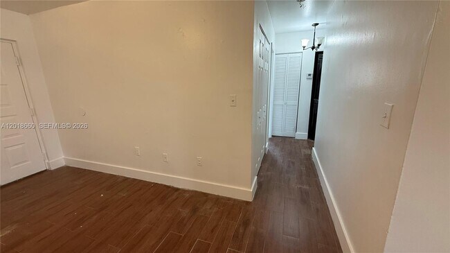 Foto del edificio - 3011 W 76th St
