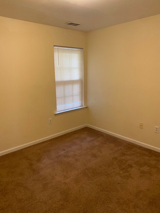 Building Photo - 300 Southmen Ln