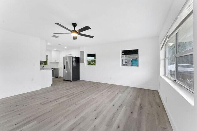 Foto del edificio - 316 NW 6th Ct