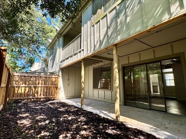 Foto del edificio - Beautiful 3 Bedroom 3 Bath home $2275