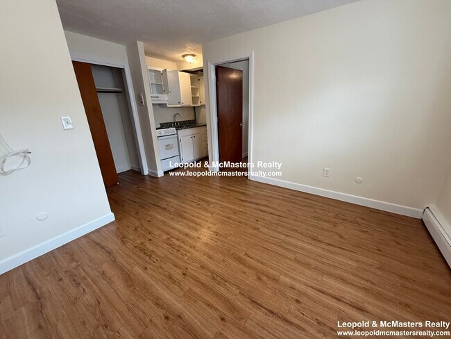 Foto del edificio - 164 North Beacon St