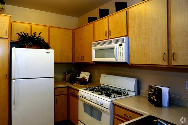 1 BR, 1 BA - Classic kitchen - Stella at Towngate