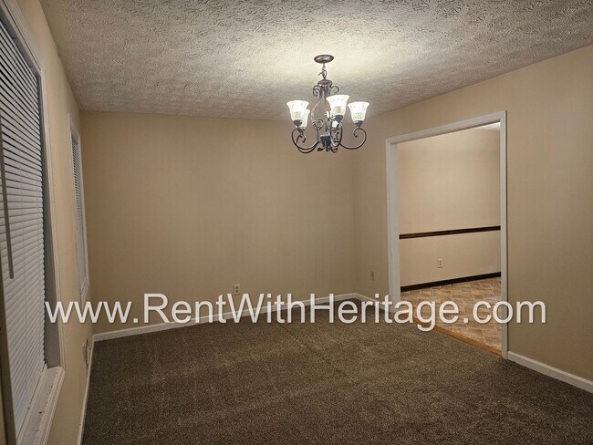 Foto del edificio - WOW! GORGEOUS HOME / PARTIAL FINISHED BASEMENT / RESORT STYLE POOL/ ALEXANDER HIGH SCHOOL
