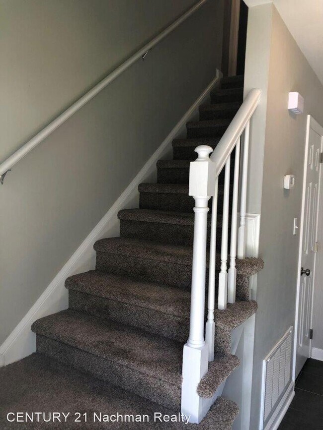 Building Photo - 5 br, 2.5 bath House - 104 Lambert Drive