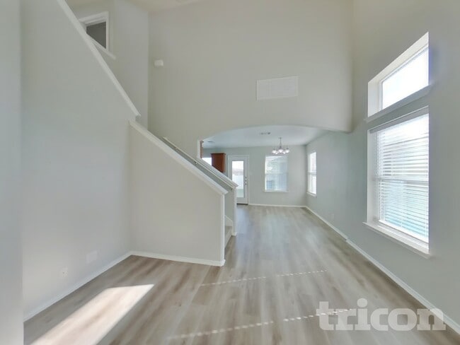 Foto del edificio - 18521 Mammoth Cave Blvd