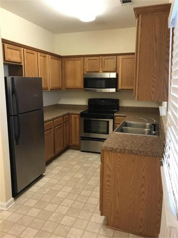 Building Photo - 336 Laurel Oak Ln