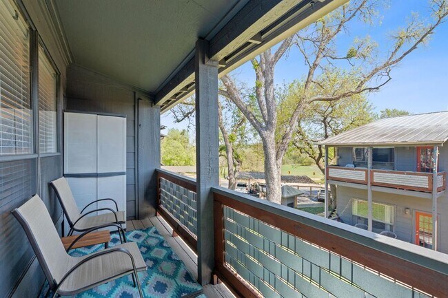 Foto del edificio - 1101 Hollow Creek Dr