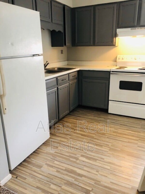Building Photo - 2919 Straus Ln