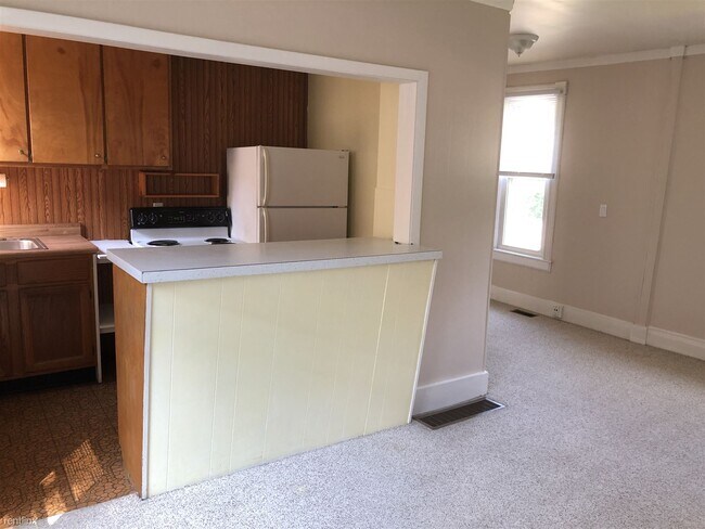 Building Photo - 1 br, 1 bath Duplex - 1300 Hutchins Ave Apt 2