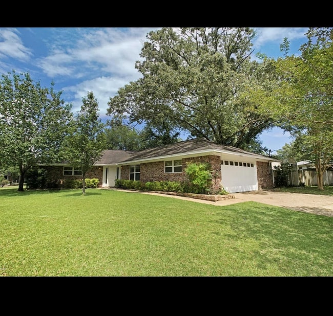 Foto del edificio - 1704 Pat Dr