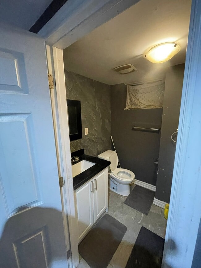 Building Photo - 1 Lyon Heights Rd