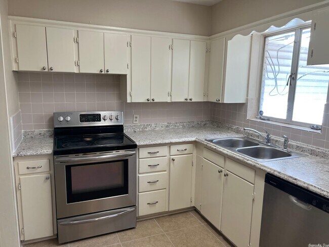Foto del edificio - 29 Woodcliff Cir