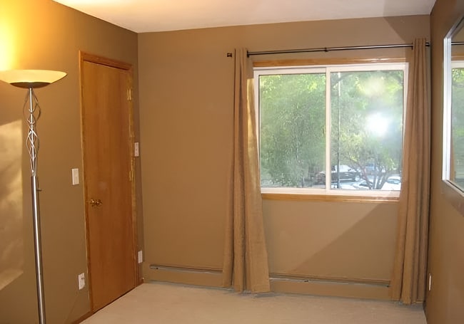 Building Photo - 1601 N Innsbruck Dr