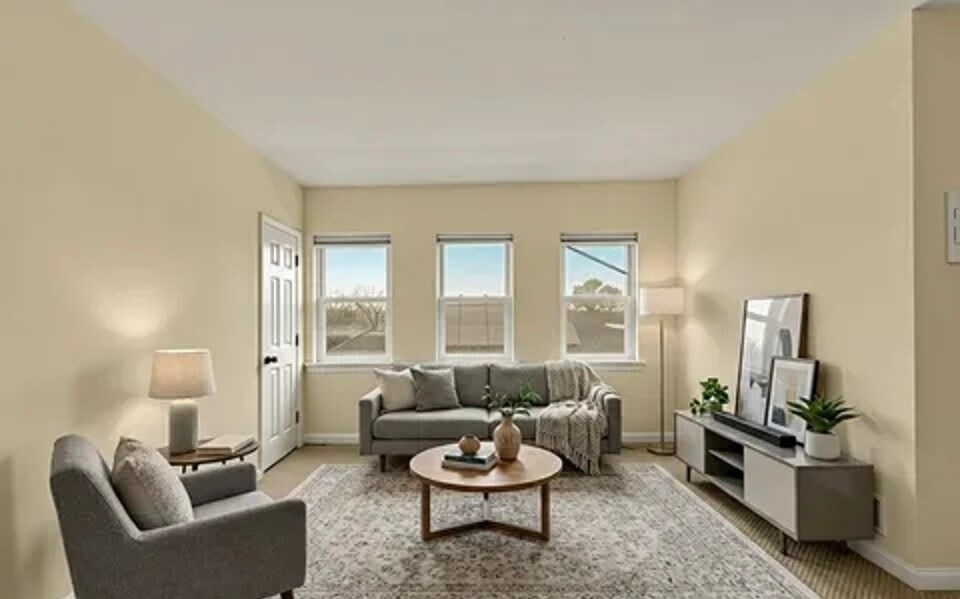 Foto del edificio - 825 48th Pl NE