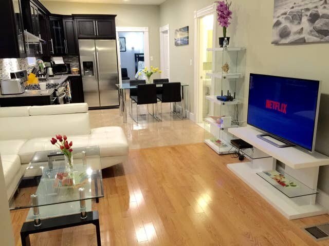 Foto del edificio - 51 Rindge Ave