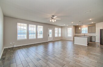 Building Photo - 1705 Bayway Dr