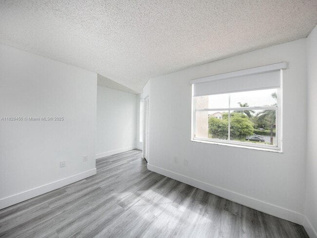 Building Photo - 670 NW 85th Pl