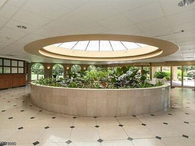 Foto del edificio - 10 Smith Manor Blvd