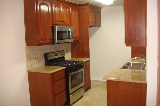 Kitchen - 1650 Livonia Ave