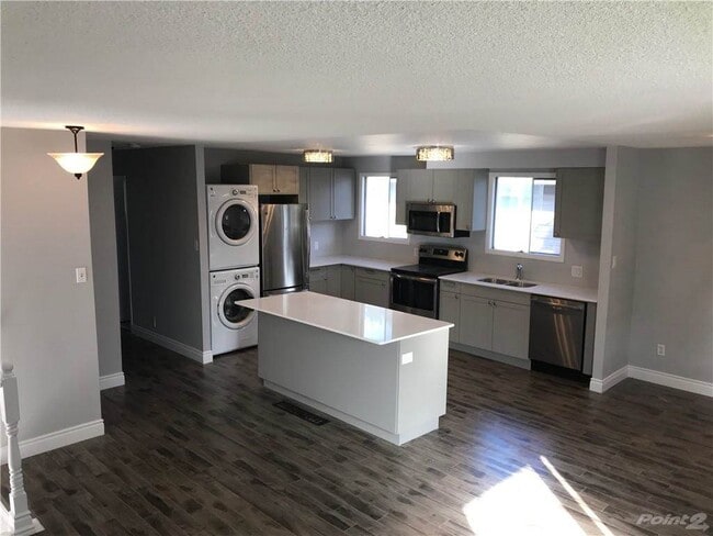 Building Photo - Spacious 3 Bed on Main Floor on East Mountain