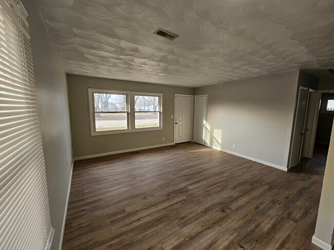 Foto del edificio - 3 bedroom ranch house FOR RENT