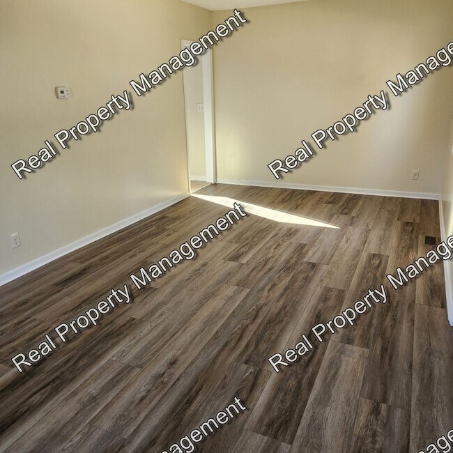 Building Photo - Two Bedroom Ranch