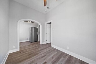 Building Photo - 805 10th St