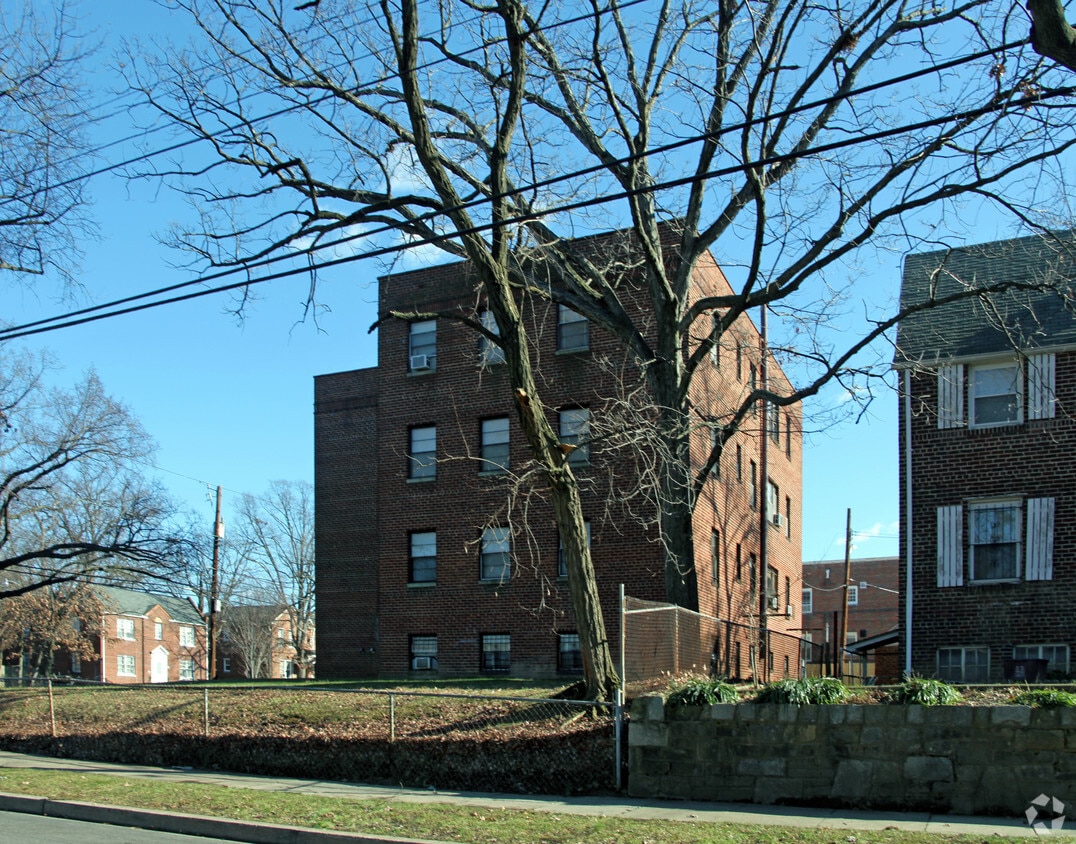 Building Photo - 501 Mellon St SE