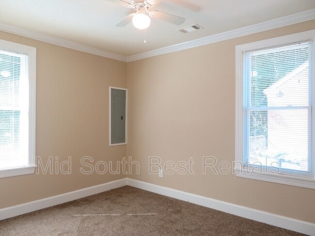 Building Photo - 2461 Kimball Ave