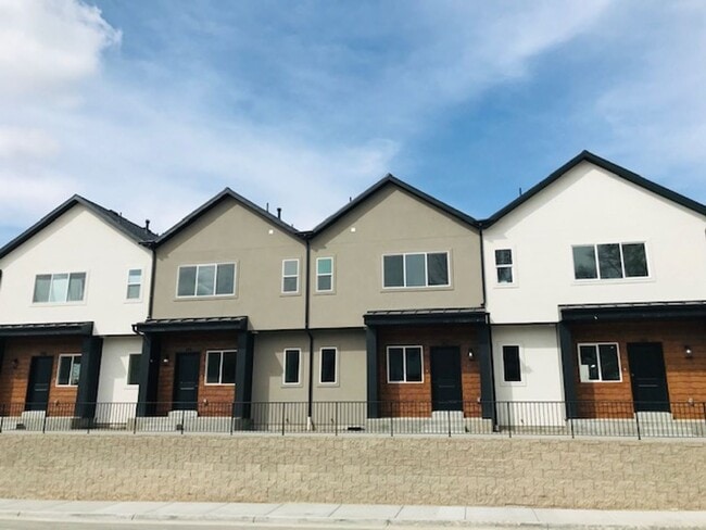 Photo - 134 S Orchard Dr Townhome