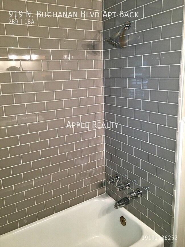 Foto del edificio - 919 N. Buchanan Blvd (Back) - Available mi...