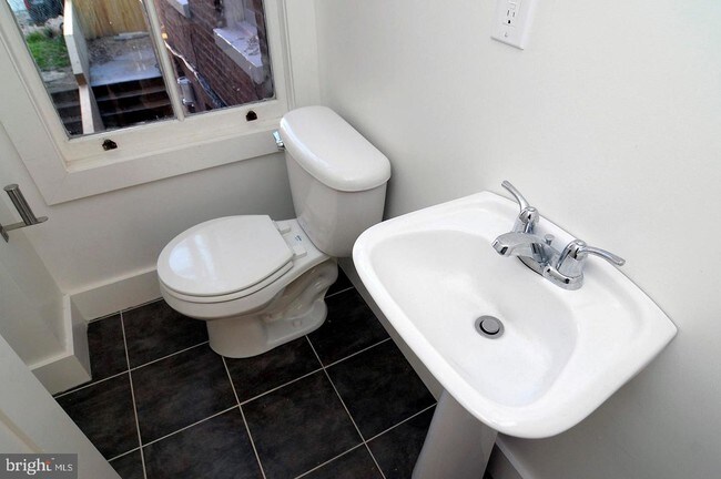 Foto del edificio - 749 Park Rd NW